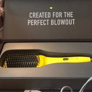 Drybar the brush crush